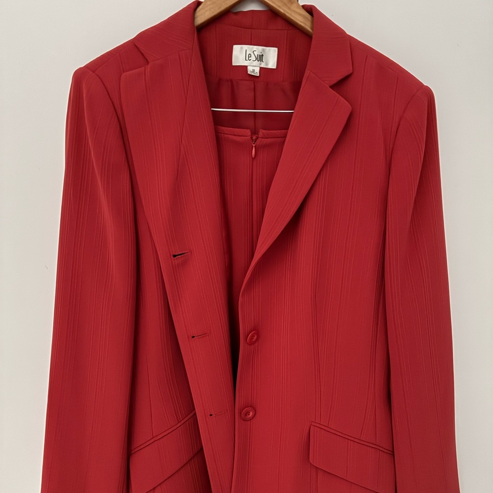 Le Suit Women’s Burnt Orange Blazer and Pleated Skirt Size 18